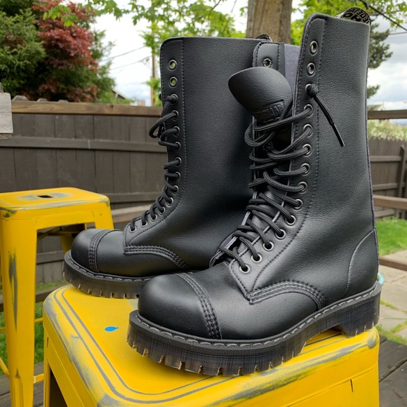 10 eye steel toe boots